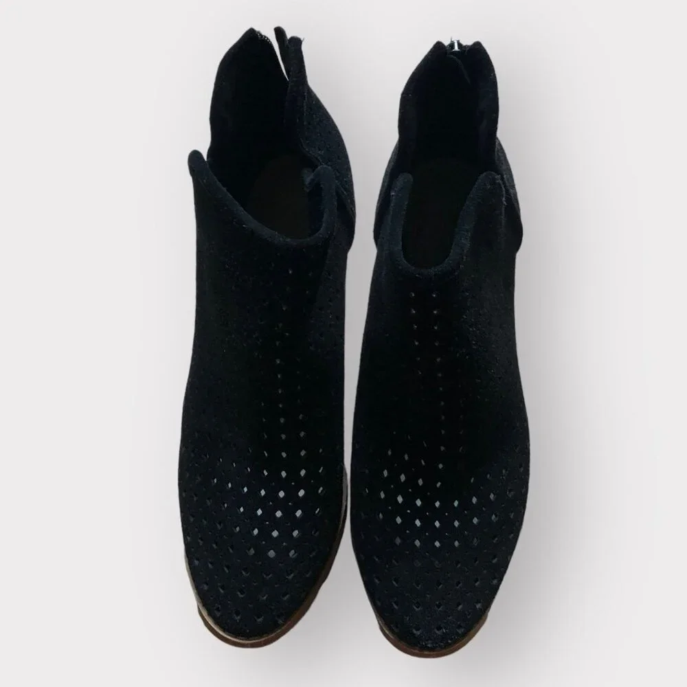 Marc Fisher Size 8.5 M Black Suede Perforated Stacked Block Heel Ankle Booties